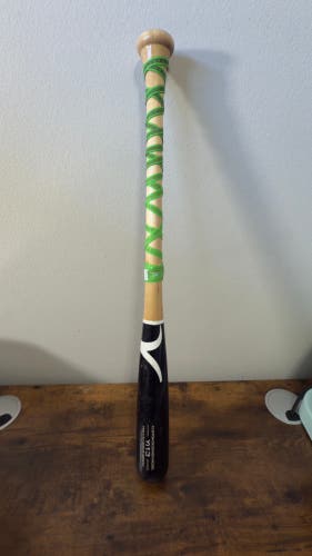 2023 Victus Bat (-8) 19 oz 27" (Used)