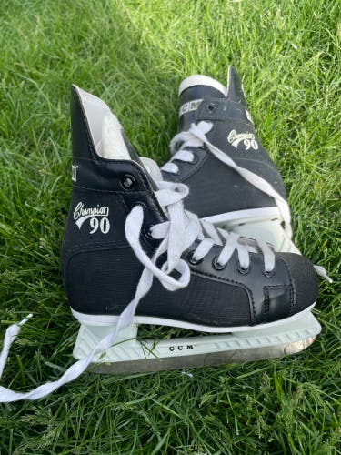 CCM Champion 90 Hockey Skates Size 2 (Used)