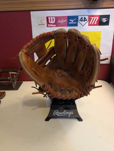 Infield RH Rawlings Gold Glove Baseball Glove 11.75" (Used)