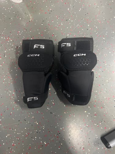 CCM F9 goalie knee guards