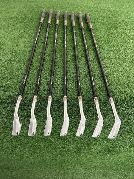 Srixon ZXi5 Forged 25 Iron Set 4-P / Fujikura Axiom Velocore 125