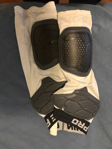 Medium Adult Nike nike pro combat girdle (Used)