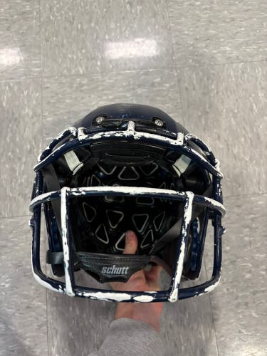 Youth Medium Schutt Vengeance A11 Helmet (Used)
