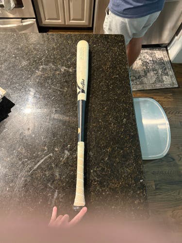 2023 Victus JRod Pro Maple Bat (-3) 28 oz 31" (Used)