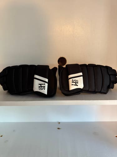 HSC 4 Roll Hockey Gloves