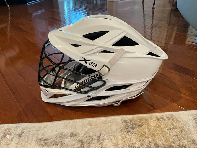 White Cascade XRS Pro Helmet (Used) SEND OFFERS PLZ. WILLING TO NEGOTIATE!