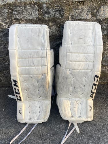26" 2017 CCM Extreme Flex E3.5 Goalie Leg Pads (Used)