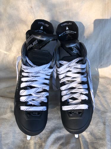 True Catalyst Lite Hockey Skates Regular Width 6.5 (New)