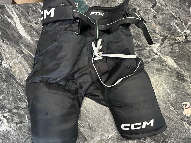 Women's Junior Large CCM JetSpeed FTW Hockey Pants (Used)