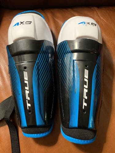 Youth True AX9 9" Shin Pads (Used)