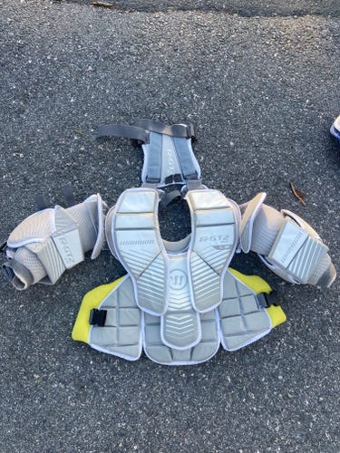 Small / Medium 2019 Warrior Ritual GT2 Goalie Chest Protector (Used)