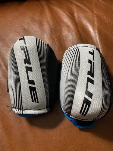 Youth Medium True AX9 Elbow Pads (Used)