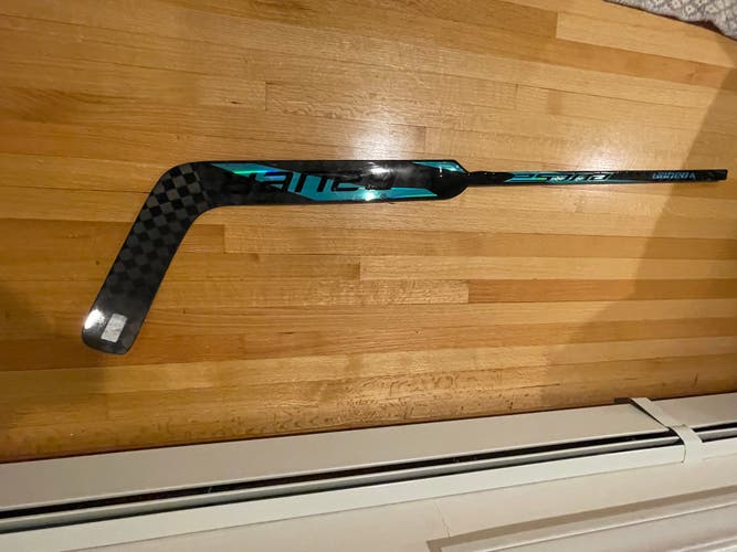 Intermediate Bauer Pulse Full Right Goalie Stick 23" Paddle (Used)