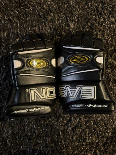 Easton Synergy Gloves 14" (Used)