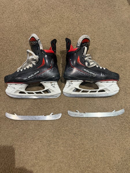 2021 Bauer Vapor 3X Pro Hockey Skates Regular Width Size 3.5 (Used)With extra set of blades