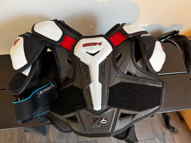 Men's Large Junior CCM JetSpeed FT6 Shoulder Pads (Used)