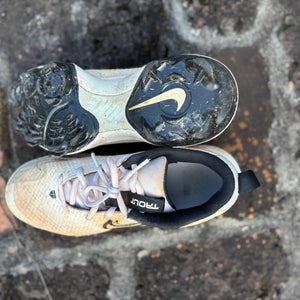 White Men's 5.5Y (Big Kids / Youth) Nike Trout Low Top Molded Cleats (Used)