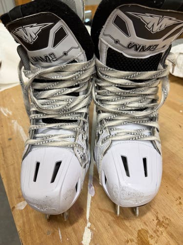 Mission Hockey Skates Wide Width 8.5 (Used)