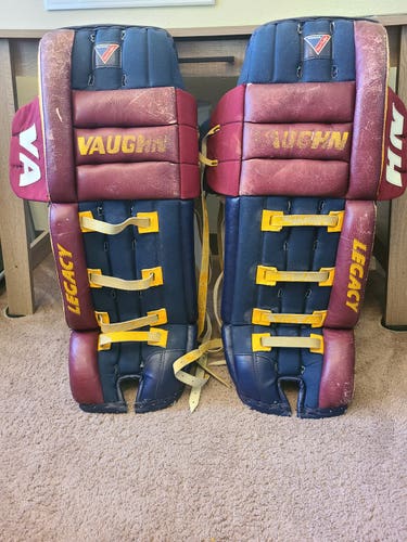 32" 2004 Vaughn Legacy VPG 4000 Goalie Leg Pads (Used)