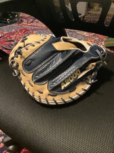 Wilson A2000 RH Catcher's Baseball Glove 34" (Used)
