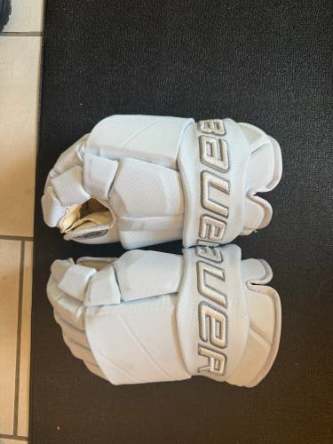 Bauer White Vapor Pro Team Gloves 15" Pro Stock w/shot blocker (New)