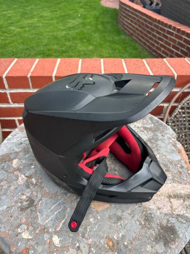 Fox V1 Matte Black Motocross Helmet | Size S