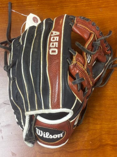 Wilson A550 RH Baseball Glove 11.5" (Used)