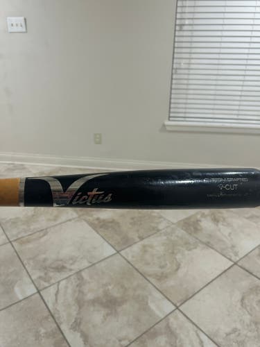 Victus V-Cut Bat (-3) 29 oz 32" (Used)