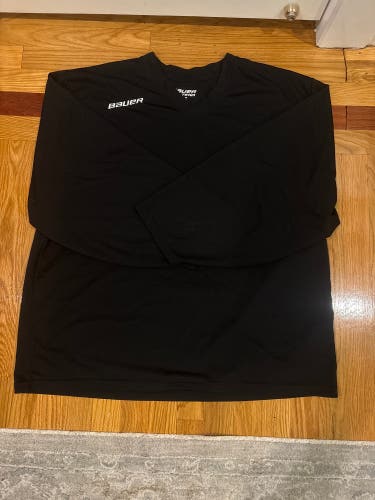 Black Bauer Practice Jersey Size Large (Used)