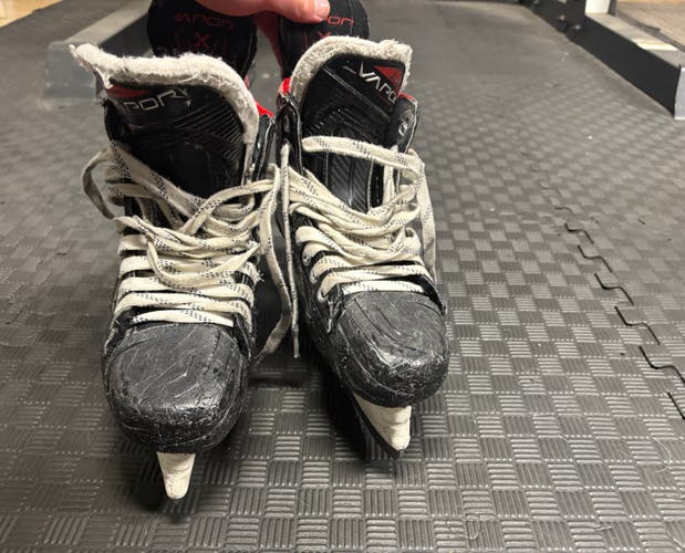 Black 2021 Bauer Vapor 3X Hockey Skates Size 5 (Used)