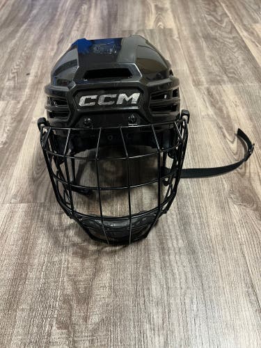 * Used Great Condition CCM Tacks 920 Sr Medium Black Helmet Combo *