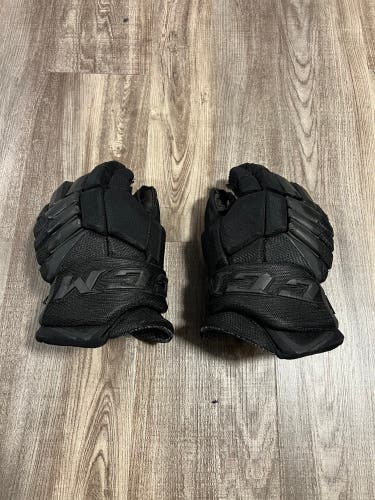 * Used Great Condition Blacked Out 14” CCM FT4 Pro Gloves *
