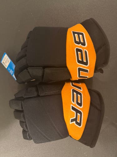 Green Bay Gamblers USHL Black Bauer Vapor Pro Team Gloves 15" Pro Stock (New)