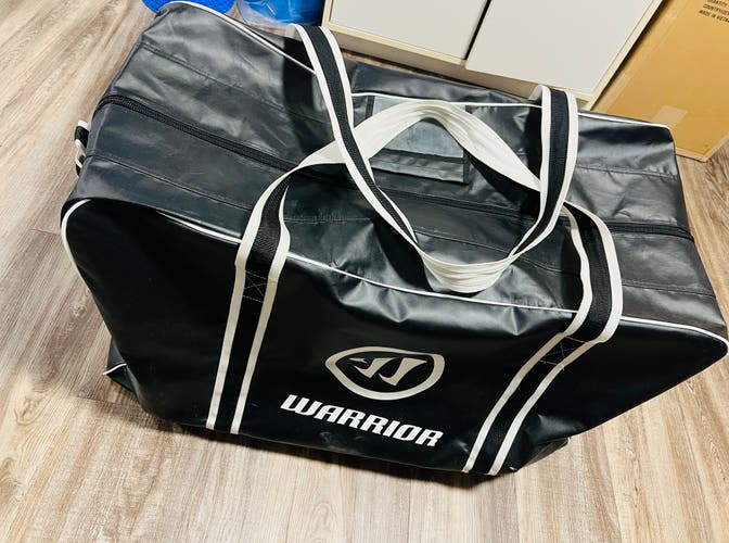 * Used Good Condition Large Black Warrior Pro Carry Bag *