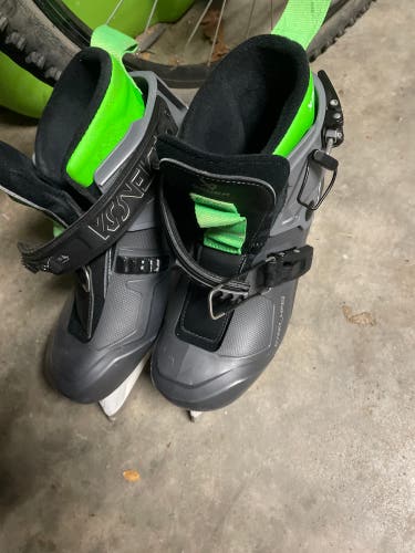 Intermediate Bauer Konekt HF2 Hockey Goalie Skates size 6