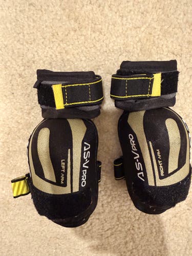 Youth Small CCM Tacks Elbow Pads (Used)