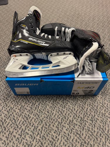 Bauer Supreme M40 Hockey Skates Size 5 (New) Fit 2