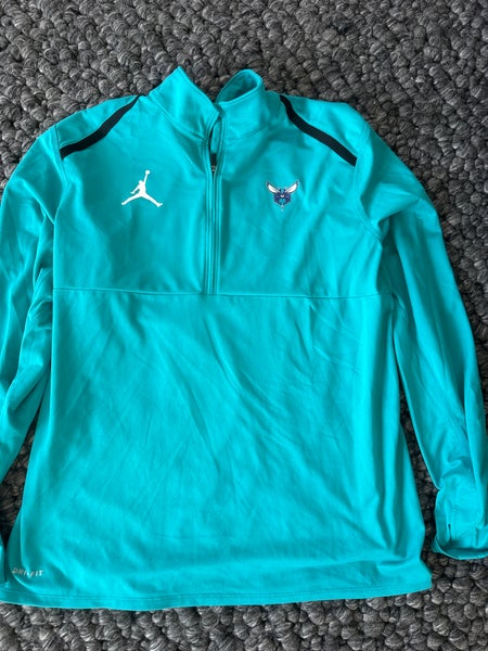 Charlotte Hornets Blue Men's Large Nike 1/4 zip Sweatshirt (New)