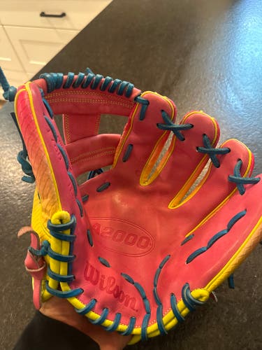 2025 Wilson A2000 1786 RH Infield Baseball Glove 11.5" lemonade