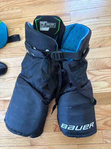 Bauer  Junior Small S21 padded Pants (Used)