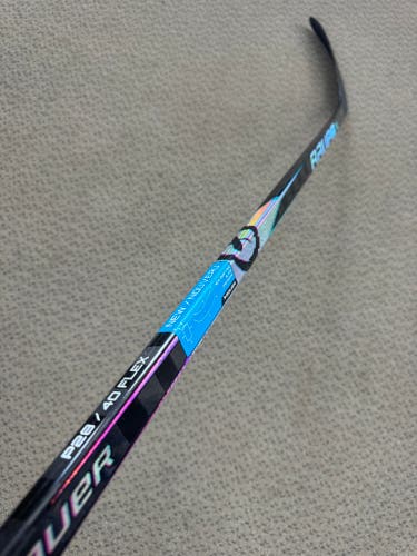 Junior Bauer Proto2 Right Handed Hockey Stick P28 40 Flex (New)