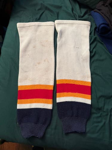 White Intermediate Medium Athletic Knit HS2100 Socks (Used)