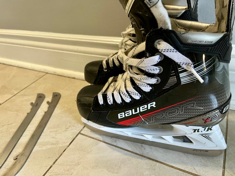 Black/Gray Bauer Vapor 3X Hockey Skates Regular Width 7 (Used)