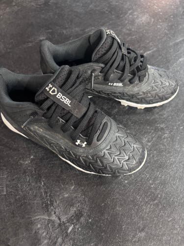 Black Kid's 1Y (Big Kids / Youth) Youth Under Armour Low Top Molded Cleats (Used)