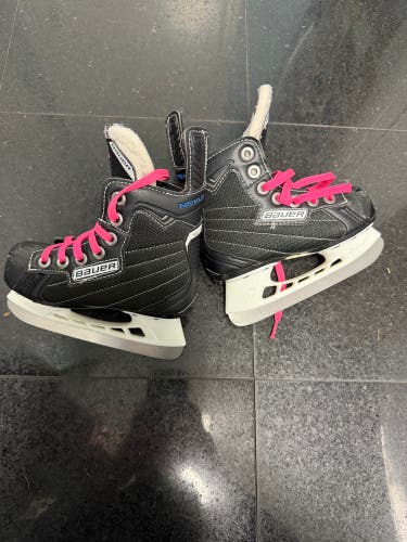 Youth Bauer Nexus 55 Hockey Skates Regular Width 9 - very good condition