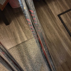 Senior Bauer Vapor Flylite Right Handed Hockey Stick Mid Pattern 70 Flex Pro Stock (New)