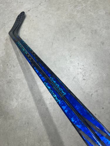 2 PACK 77 Flex P92 Senior Bauer Twitch Right Hand Hockey Stick Pro Stock (USED)