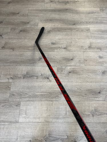 *Like New* Senior Bauer pulse Right Handed Hockey Stick Hossa Pro 77 Flex Pro Stock
