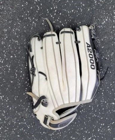 Used Wilson A2000 Fastpitch Softball Glove RH Throw White/Black 12" 11849-S000038844