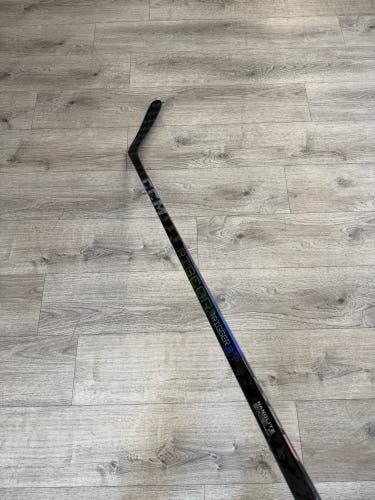 * Like New* Senior CCM Ribcor Trigger 9 Pro Right Handed Hockey Stick P29 70 Flex